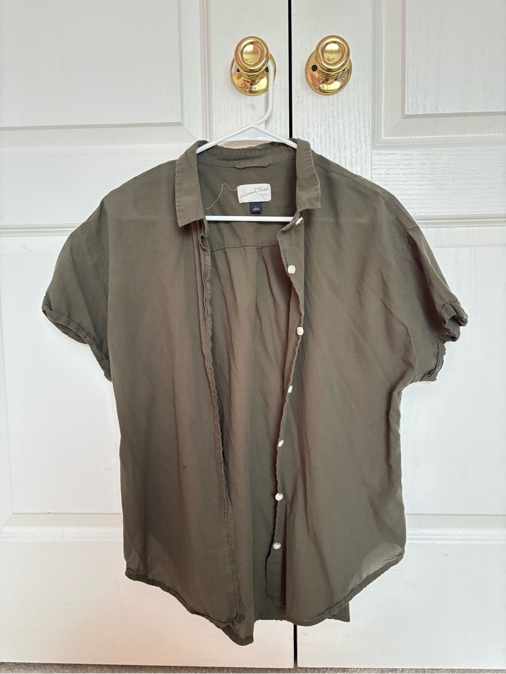 Olive Green Short-Sleeve Button-Up Shirt *